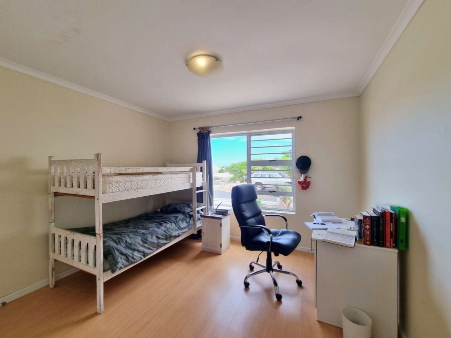 5 Bedroom Property for Sale in Chanteclair Western Cape